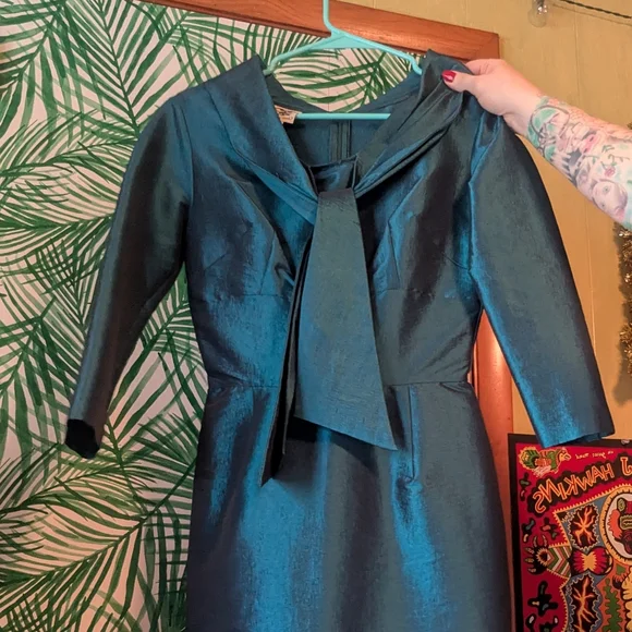 Vintage-Style Teal Satin Tie-Neck Dress - Picture 4 of 6